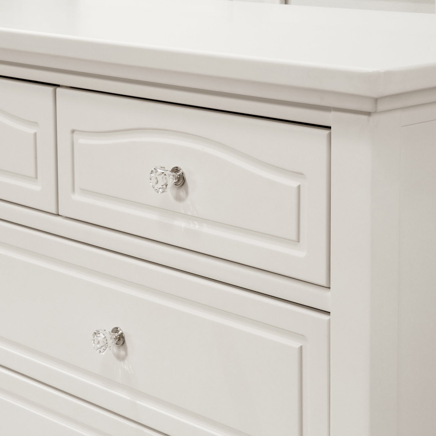 B19616RW,Mirabelle 7-Drawer Dresser in Warm White