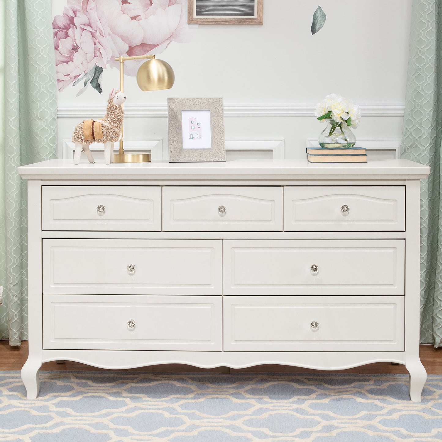 B19616RW,Mirabelle 7-Drawer Dresser in Warm White