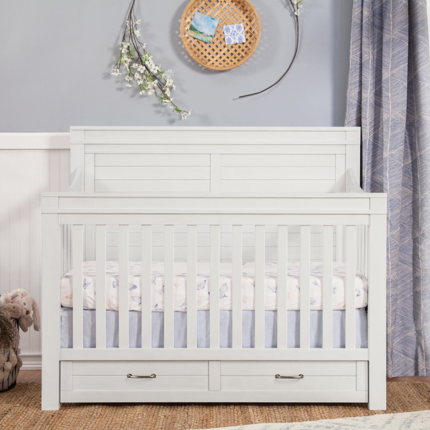 M21101HW,Wesley Farmhouse 4-in-1 Convertible Crib in Heirloom White