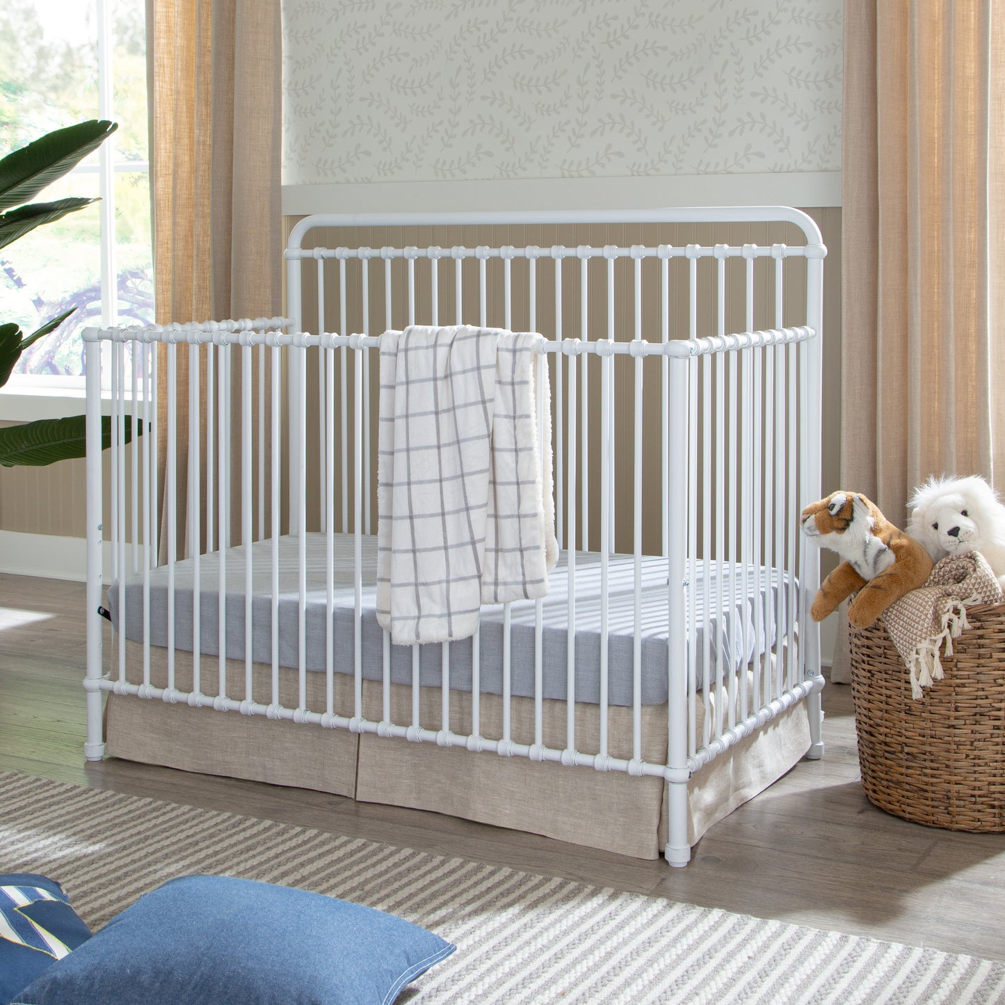 B15301WX,Winston 4-in-1 Convertible Crib in Washed White